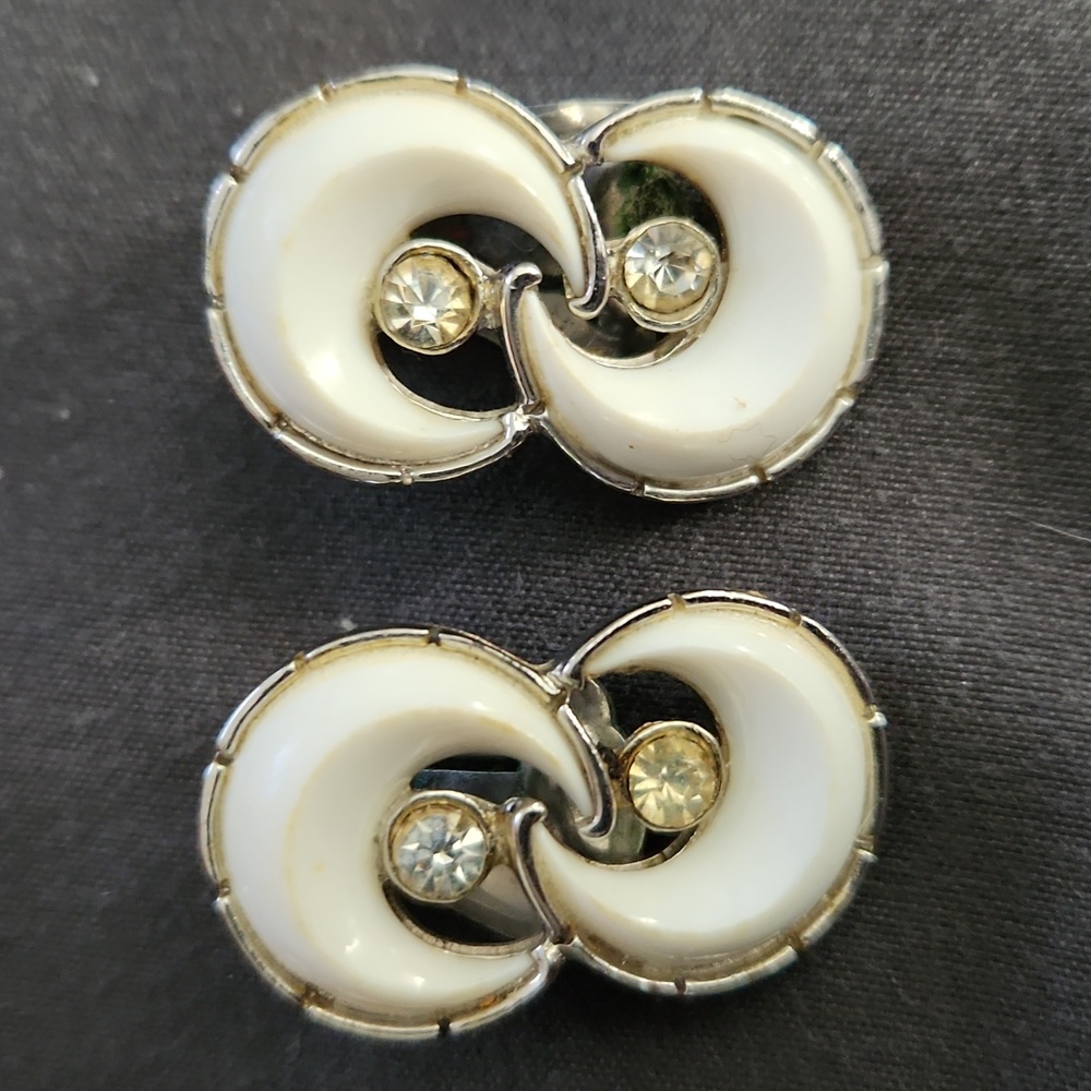 Vintage White Enamel Earrings  silvertone rhinestone,  Clip On
